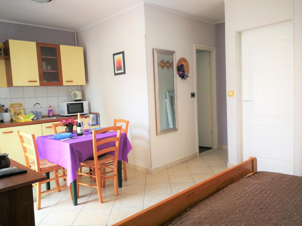 Apartments Bilic With Garden & Swimming Pool - 50M From The Beach Pjescana Uvala Exterior foto